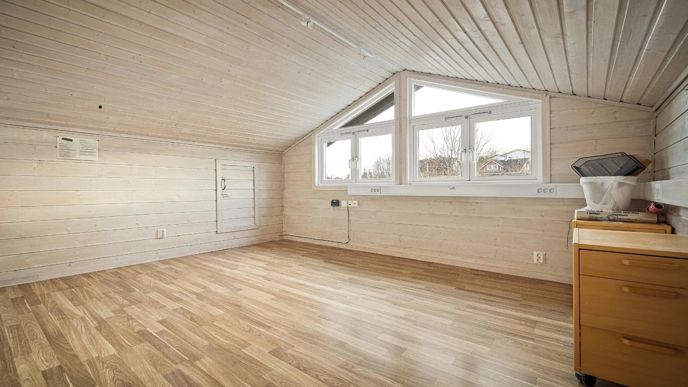 New high-performance ceiling insulation installation