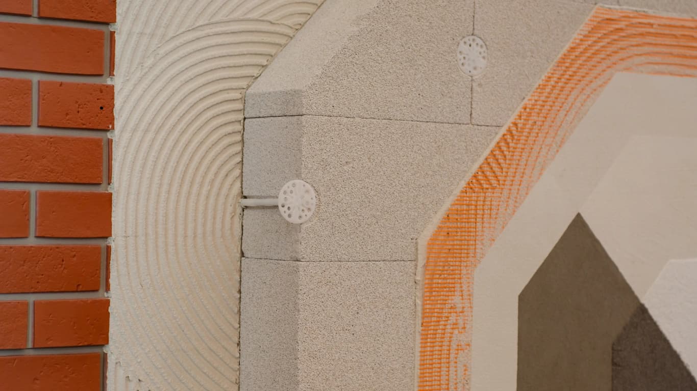 External wall before insulation treatment